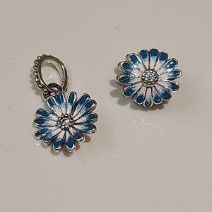 Blue daisy flower charms